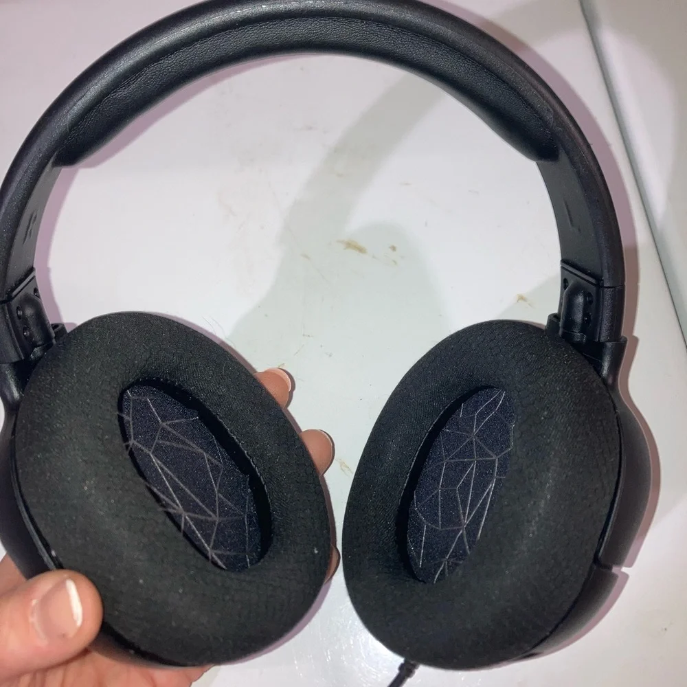 Brand new never been worn steelseries head set for gaming. Has built in mic!